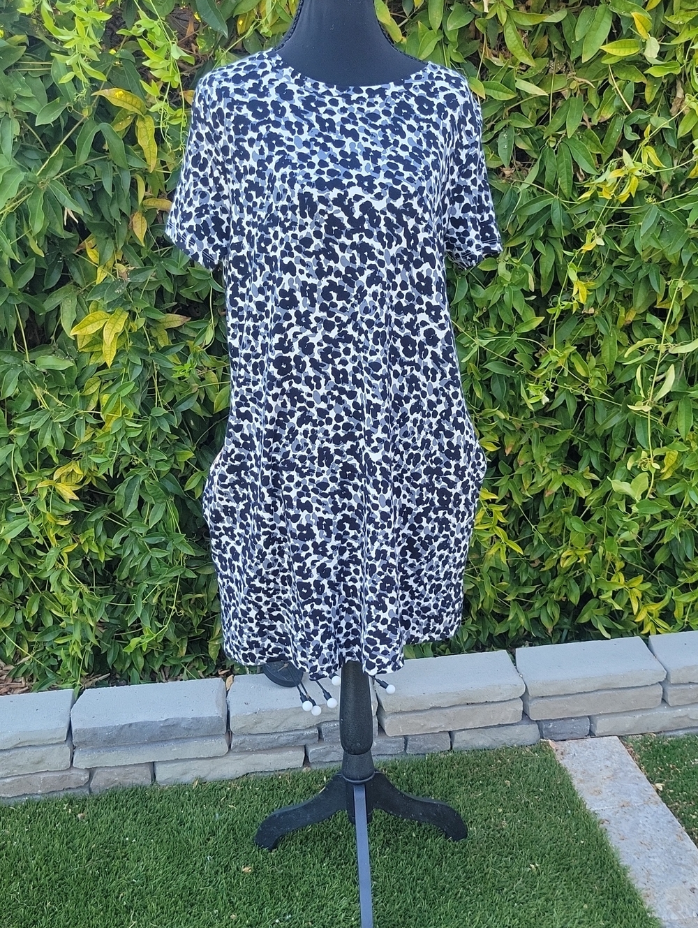 Black and White Printed Short Sleeve Dress With Pockets